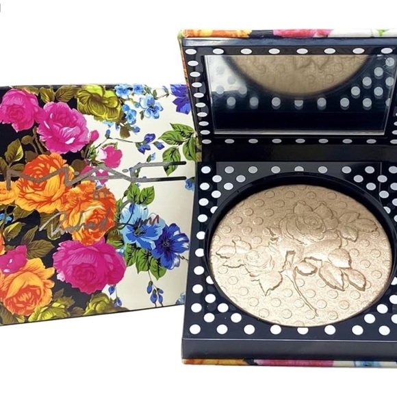 MAC By Richard Quinn Extra Dimension Skinfinish - Day Glow - .26 oz / 7.5 g - Picture 2 of 2